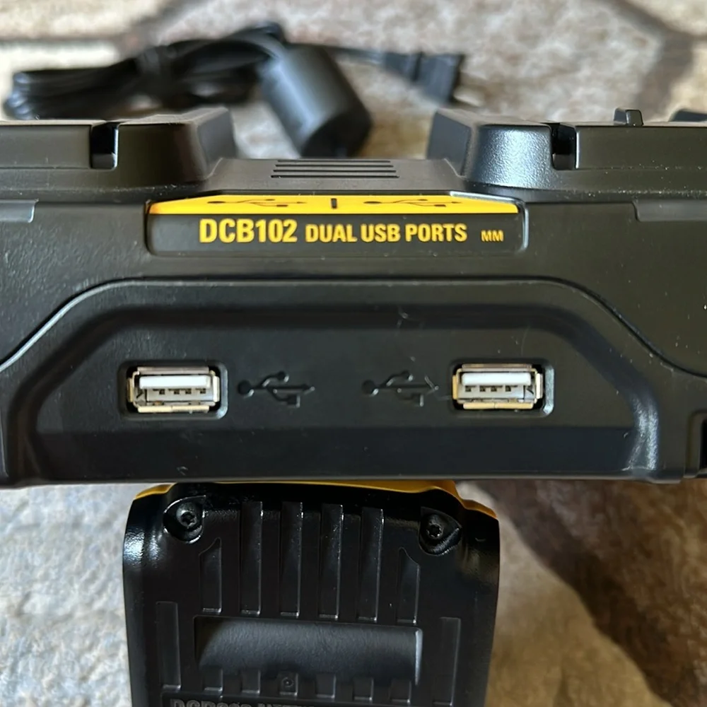 DeWALT BT SPEAKER, CHARGER & BATTERY - Picture 12 of 15